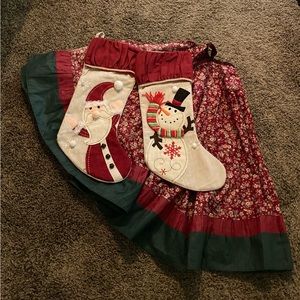 Annie’s Attic Christmas tree skirt W/ 2 Decorative Stockings Snowman & Santa.